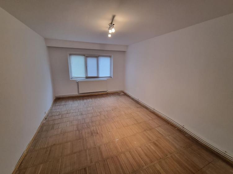Poarta 6 piata-apartament 3 camere decomandat cu gaze