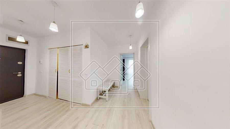 Apartament cu 3 camere, balcon, boxa si parcare - Selimbar