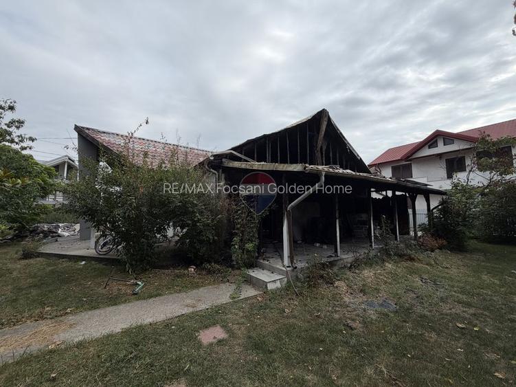 Casă / Vilă Golesti de refacut - 7