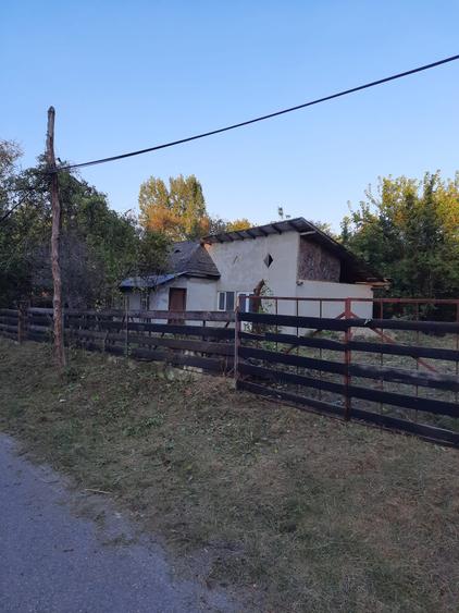 Vânzare casă bătrânească – Ariceștii Zeletin, jud. Prahova