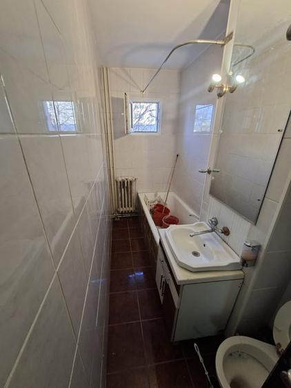 Apartament 3 camere, etajul 1/4, zona Mircea cel Batran