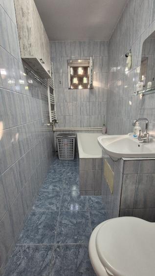Vand apartament 2 camere Str. Tineretului