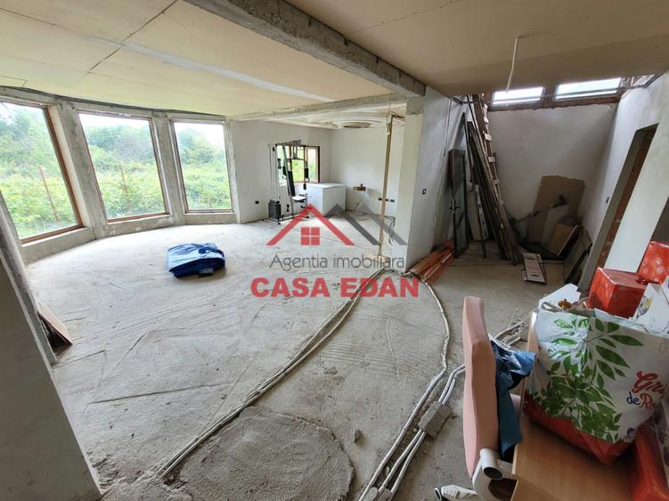 Casa 2010 in Scorteni 7 camere teren 1222mp 62.000e