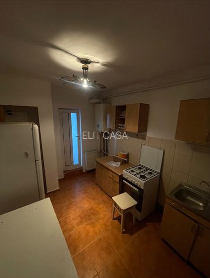 Apartament 3 camere decomandat, etajul 2/4, zona Dacia - 4