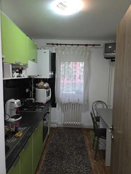Apartament cu 2 camere decomandat, zona Canta