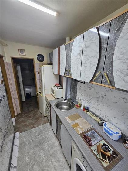Apartament 3 camere, 54 mp, semidecomandat, etaj 3 - Podu Ros