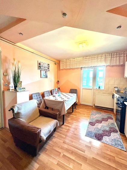 Apartament 3 camere 70mp zona Unitatea Militara 75.000eur neg