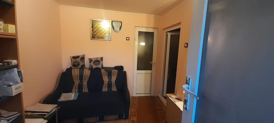 Apartament cu 3 camere, semidecomandat, situat la parter, în zona Tomis Nord