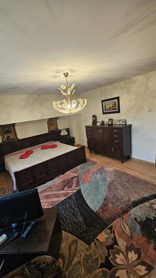 Marasesti-Central-vila S+P+1+M- ter- 410 mp la 480000 euro