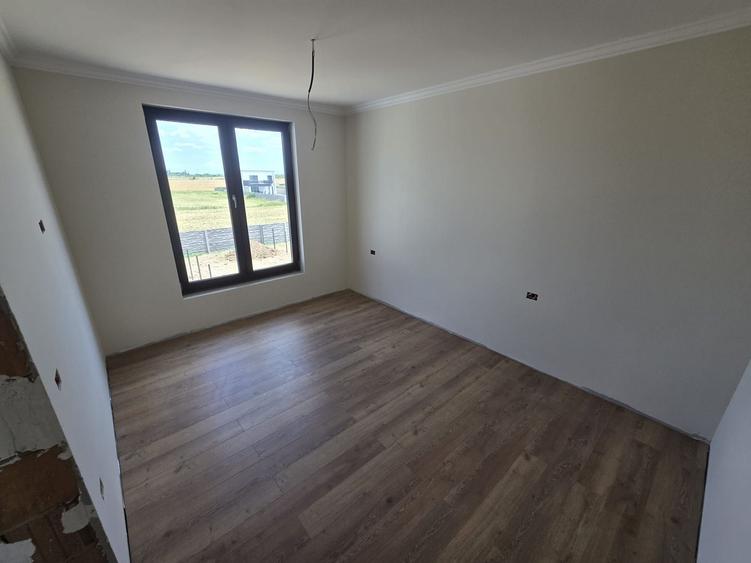 Duplex superb. Suprafata generoasa. 3 Dormitoare. Bucatarie inchisa.