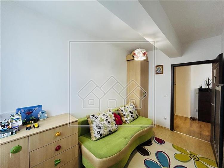 Apartament 3 camere, balcon, loc de parcare - Turnisor