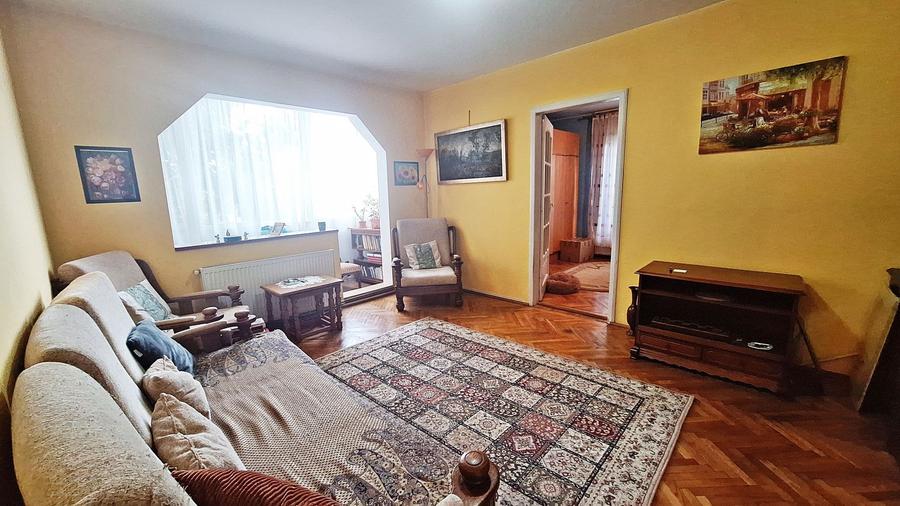 Piata Astra, apartament 2 camere la etajul 1, liber, 93000 euro neg