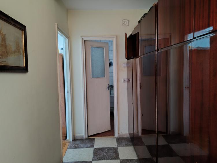 Apartament 3 camere liber la vanzare, pozitie deosebita zona Colinei