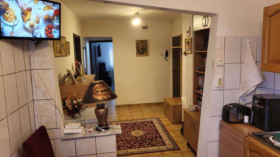 Apartament 3 camere cu balcon inchis, situat la et. 3/3 in Focsani, jud. Vrancea