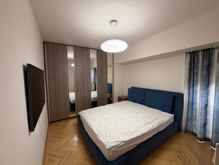 Ap 3 camere PIATA UNIRII . 1 min distanta fata de metrou. 2 bai. Ac