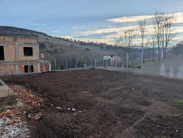 Casa individuala cu 4 camere , 120mp, 700mp teren, zona Mera