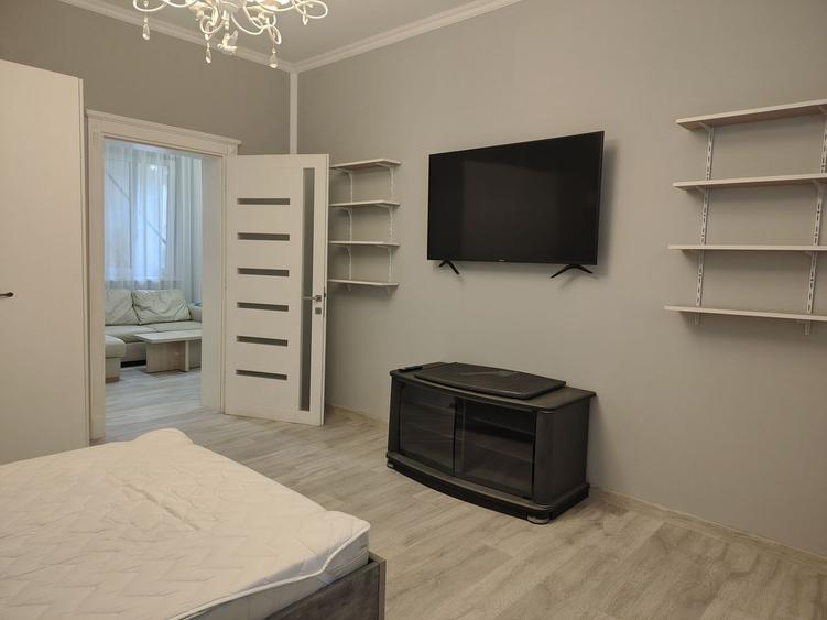 Apartament 3 camere la casa ,ultracentral, 550 E neg. Comision 50%