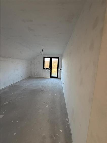 Vilă în Pătrăuți + 8400mp teren - 9