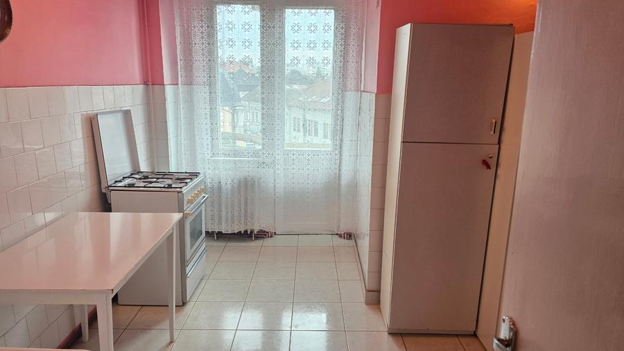 Vand apartament 2 camere decomandat in Deva, etaj 2, zona Avram Iancu