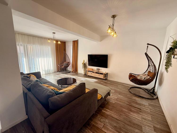 Casa moderna cu 4 camere, garaj 3 masini, curte amenajata – Valu lui Traian