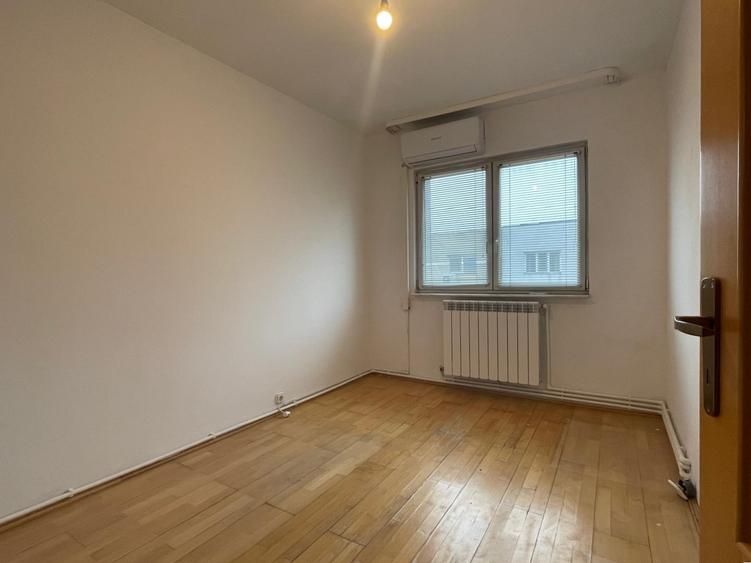 Tomis III, apartament cu 4 camere decomandate, centrala pe gaz, liber