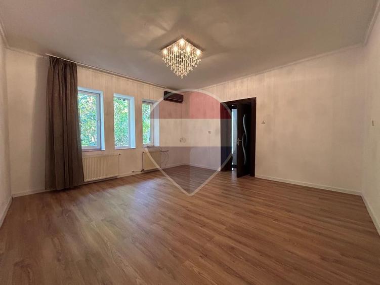 Vanzare Apartament 2 Camere Dec. în Vilă Ideal Rezidential sau Airbnb