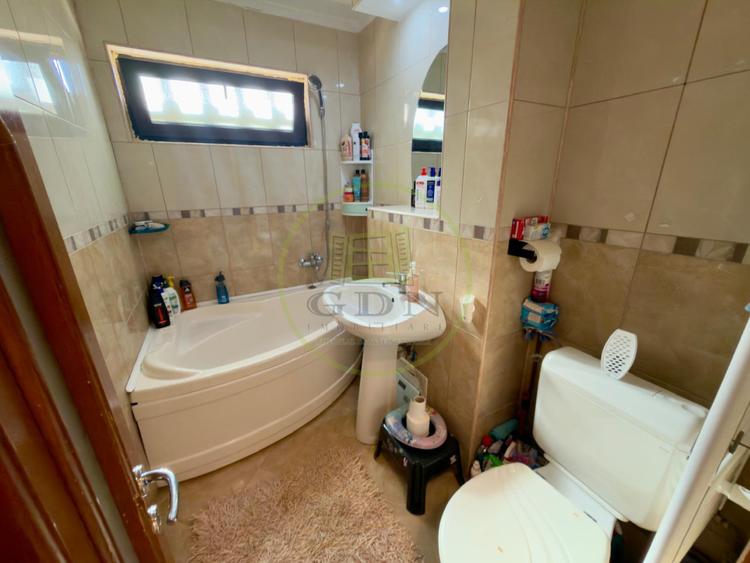 Apartament 3 camere, decomandat, 67.91 mp, cartier Rovine, zona Scoala 21