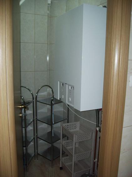 Inchiriez (ofer) apartament 3 camere decomandat , zona centrala , cu parcare