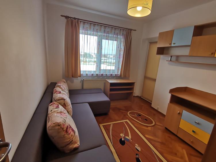 INCHIRIEZ apartament 4 camere decomandat,renovat,zona Strand