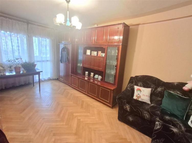 Apartament 3 camere decomandat 2 balcoane zona Calea Poplacii