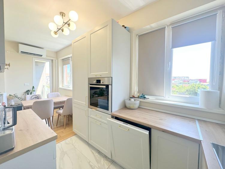 Apartament cu 3 camere de vânzare – Zona Soarelui
