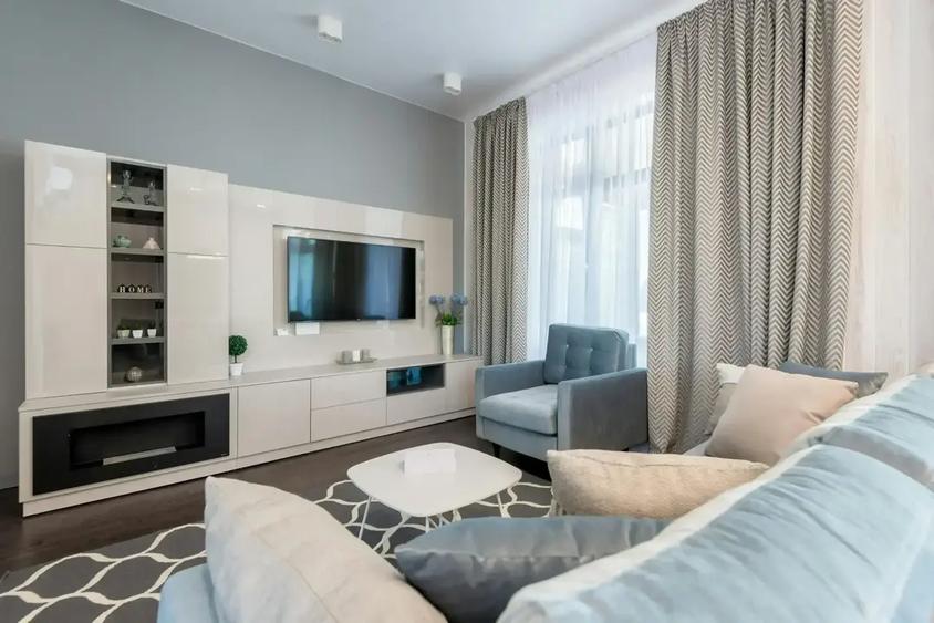 2 camere cu bucătărie separată și balcon spațios