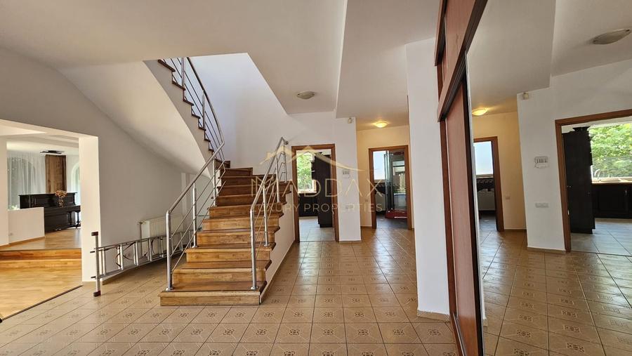 Vila Individuala 7 camere*Piscina*Teren 1000 mp / 8 parcari// Erou Iancu Nicolae