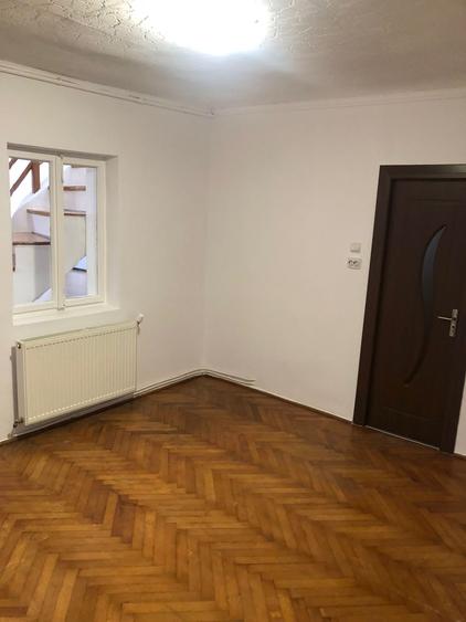 Casa de inchiriat , 5 camere , Andrei Muresanu , zona Piata Engels , 120 mp