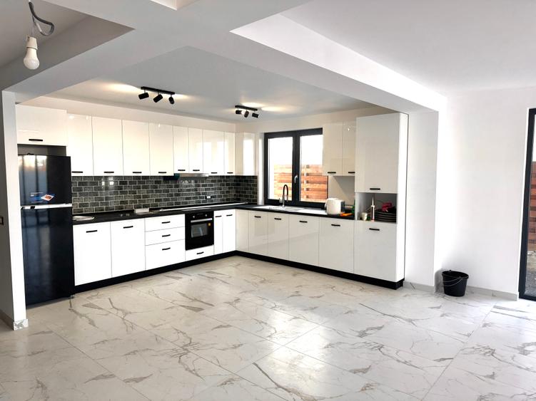 Vila duplex  5 camere, bucătărie inclusă-23August- Lidl