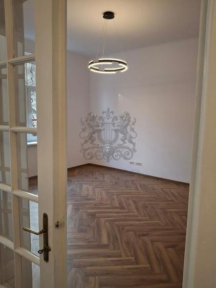 Apartament interbelic cu 2 camere | Vilă P+1+M | Curte | Popa Nan