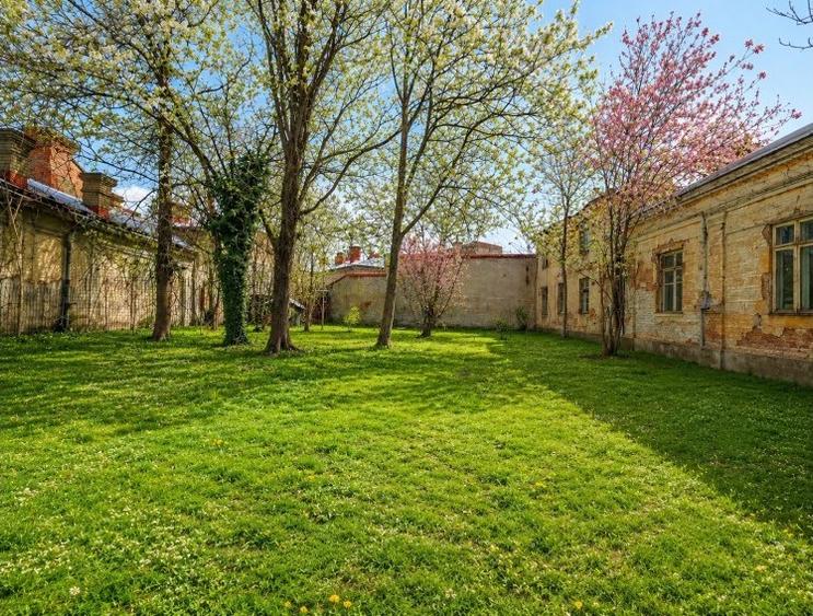 Vila cu teren generos de 1200 mp