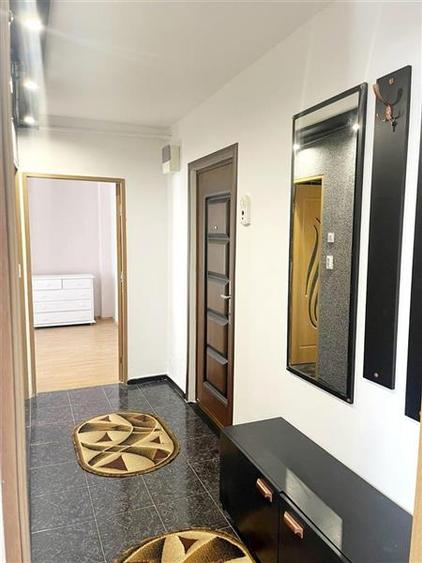 Structura decomandata, mobilat si utilat, etaj 1, Brasov