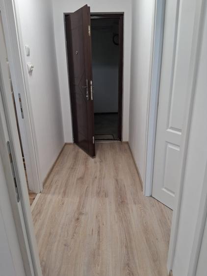 Vanzare garsoniera transformata in 2 camere. renovata, centrala proprie, etaj 1