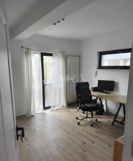 Casă spațioasă, renovată complet, într-o zonă liniștită - 10