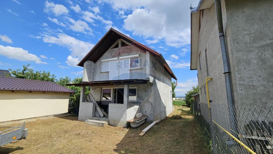 Casă / Vilă, teren 1700mp, în Lisaura-Ipotești, Suceava