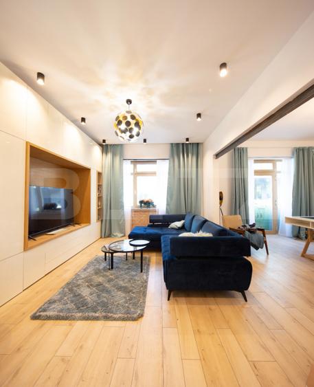 Casa la curte comuna, 3 camere, tavan înalt și terasă – zona Scala Center