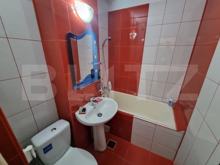 Apartament de vanzare, cu 2 camere semidecomandat, 38 mp, zona Craiovita noua