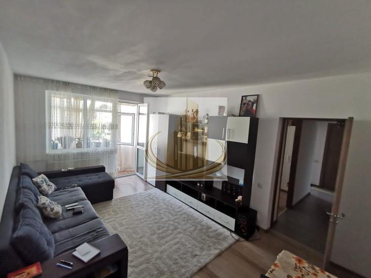 Vând apartament cu trei camere confort 1
