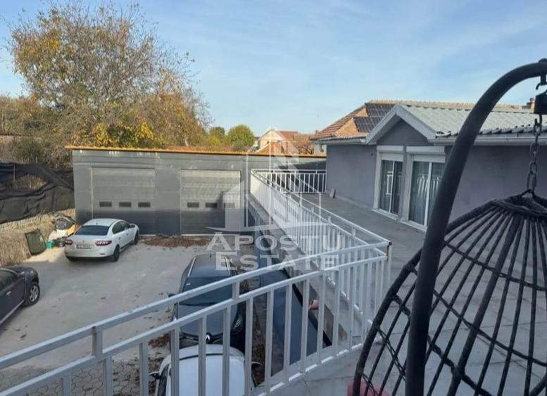 Casa individuala cu 7 camere si hala service,teren 600 mp,Dambovita