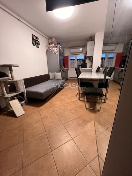 Soarelui. Mobilat si utilat. Bloc izolat termic exterior cu acoperis. Decomandat - 2
