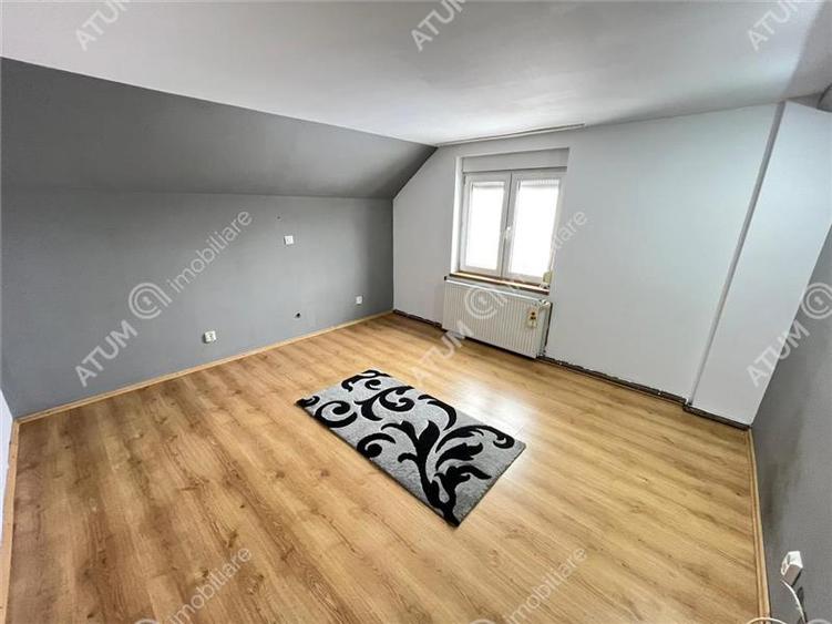 Casa individuala 8 camere 2 garaje 500 mp teren zona Selimbar