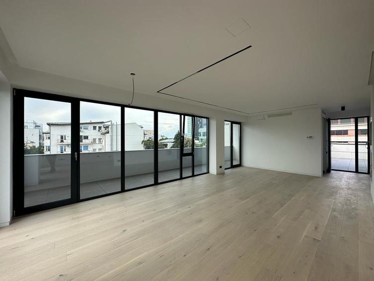 Penthouse Exclusivist cu Terase Generoase și Design Modern în Zona Aviatorilor