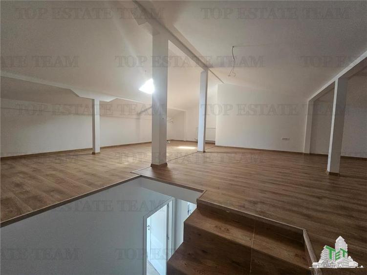 Vila cuplata 4 camere+mansarda in Rosu