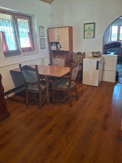 Vand casa 3 camere tg.jiu periferia. 2 km jumate de la moll. Mp.88/120. +teren